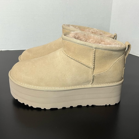 Women’s UGG classic ultra mini platform boot - Picture 3 of 6